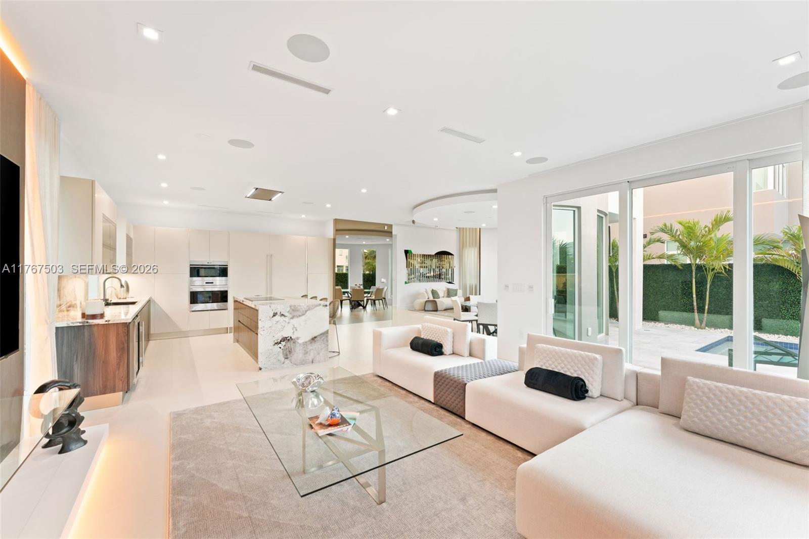 GRAND FLORIDIAN ESTATES - Residential Lease