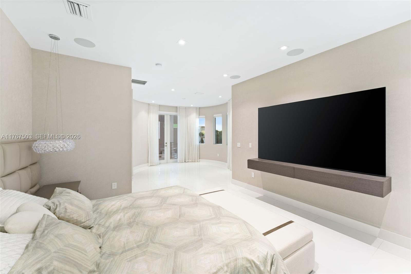 GRAND FLORIDIAN ESTATES - Residential Lease