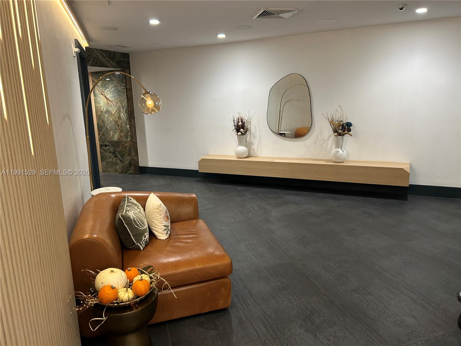 IVY CONDO - Residential