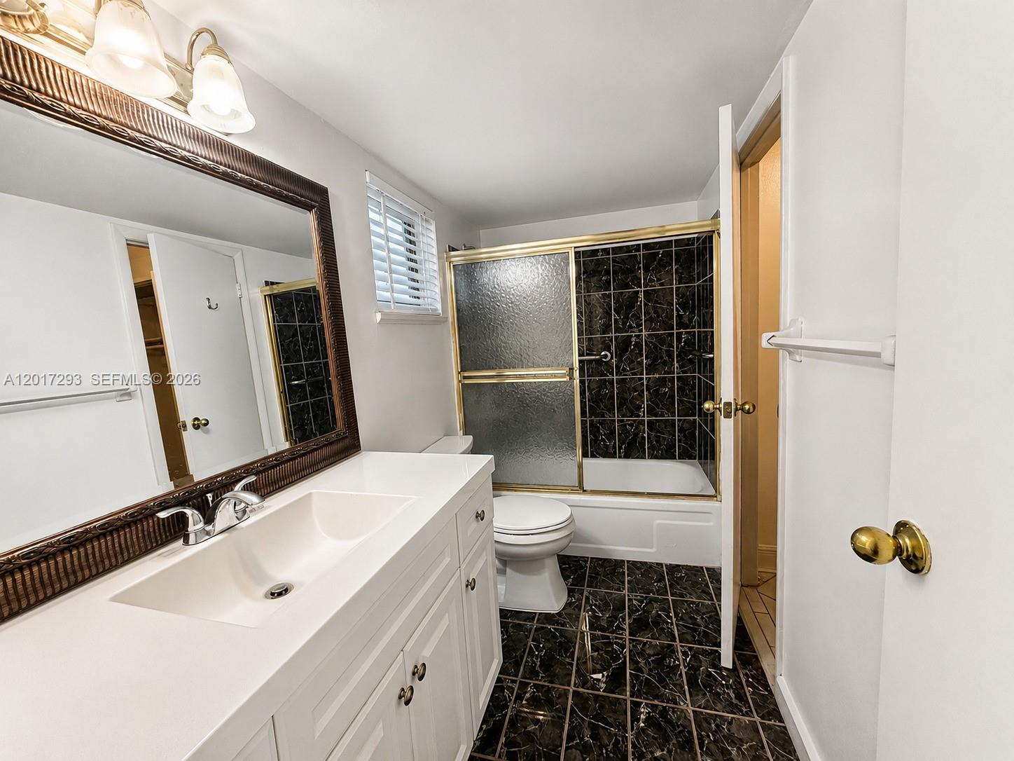 FOURTH GULFSTREAM GARDEN - Residential