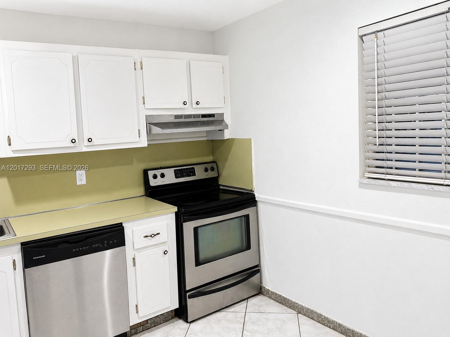 FOURTH GULFSTREAM GARDEN - Residential