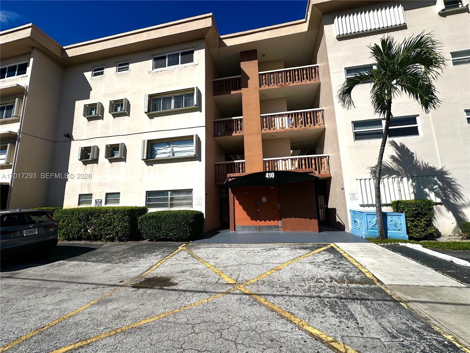 FOURTH GULFSTREAM GARDEN - Residential