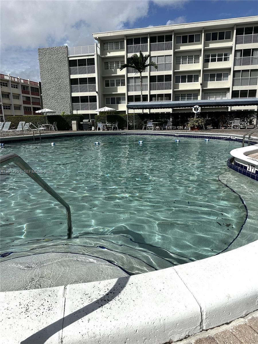 FOURTH GULFSTREAM GARDEN - Residential