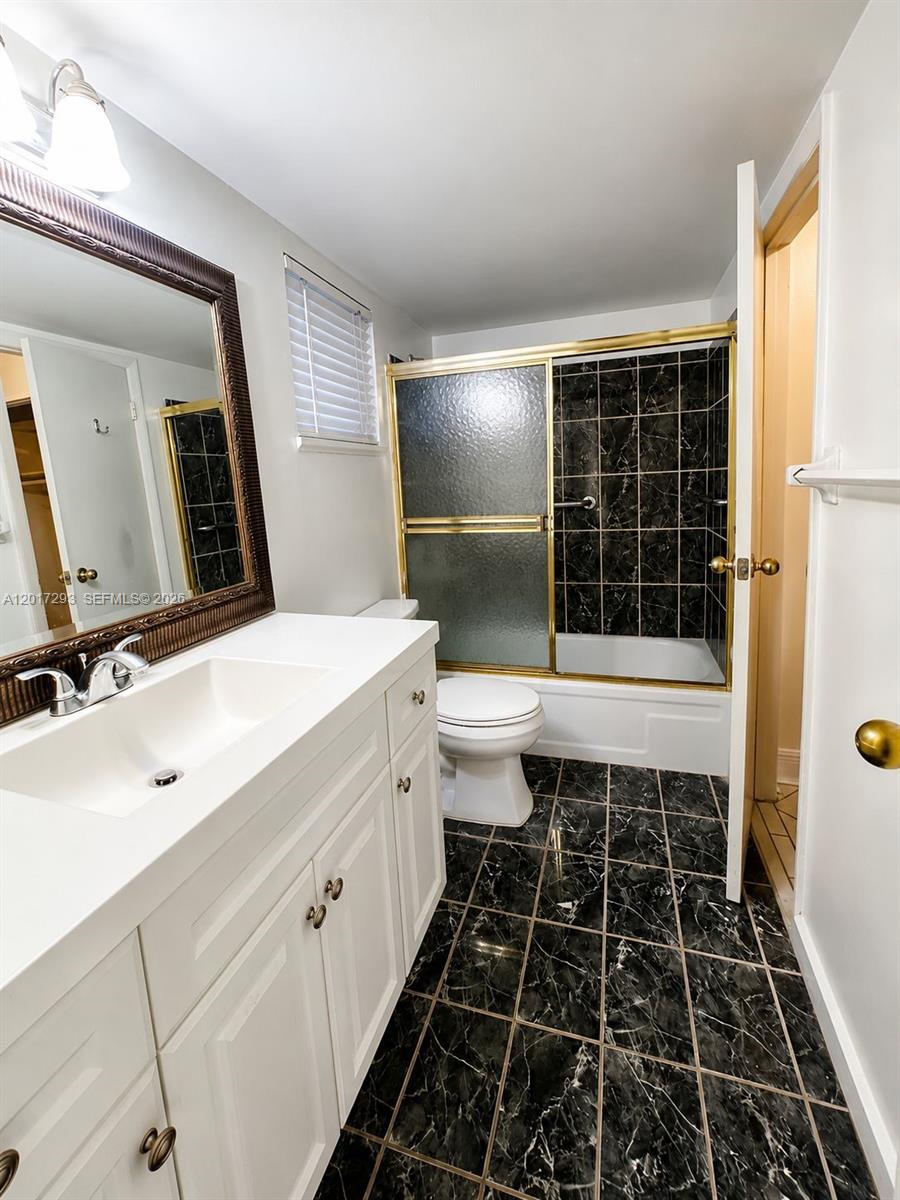FOURTH GULFSTREAM GARDEN - Residential