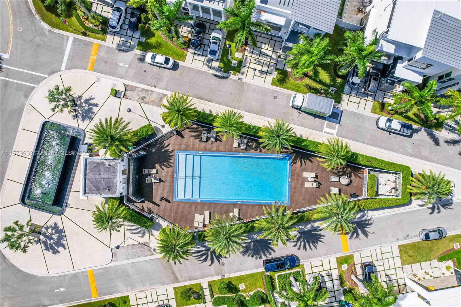 OASIS PARK SQUARE AT DORA - Residential