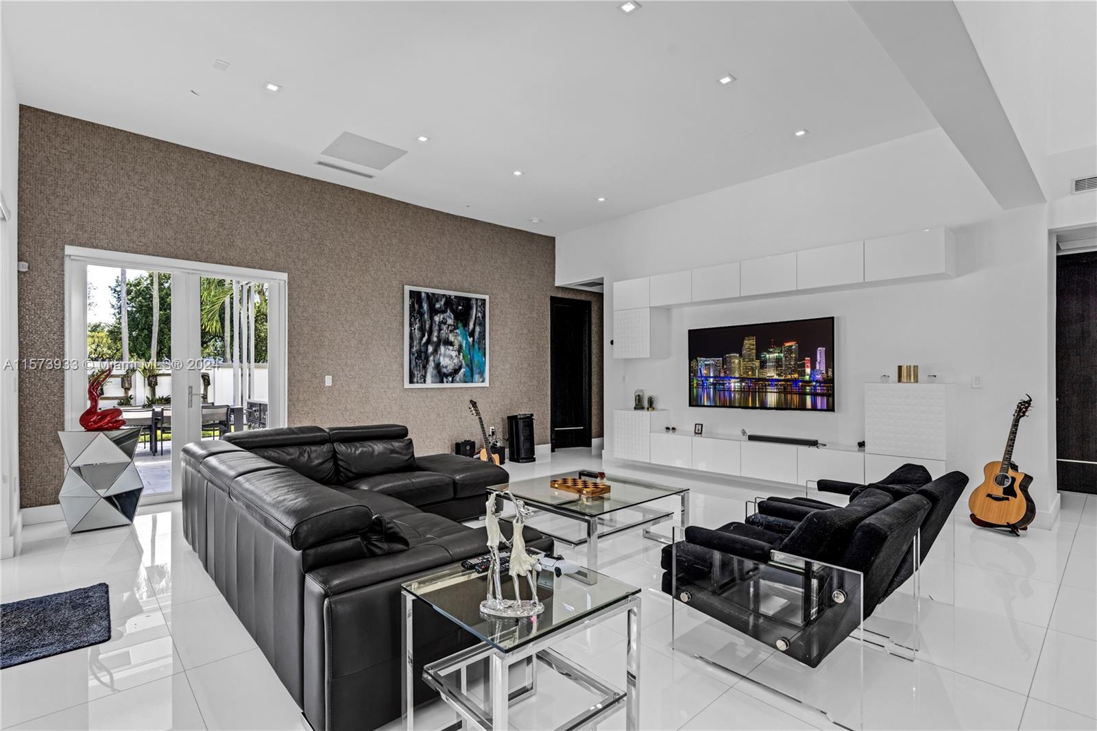 OASIS PARK SQUARE AT DORA - Residential