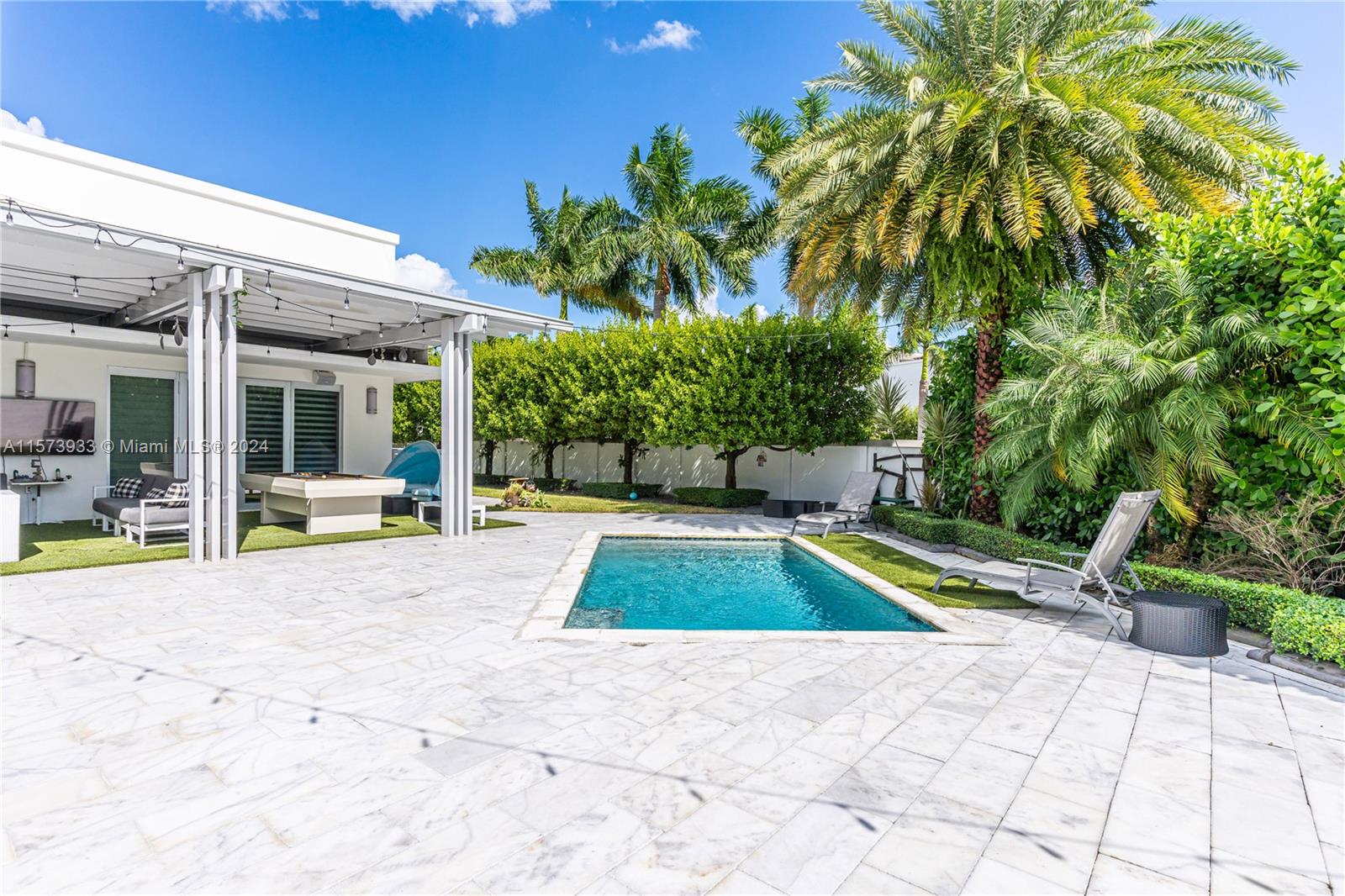 OASIS PARK SQUARE AT DORA - Residential