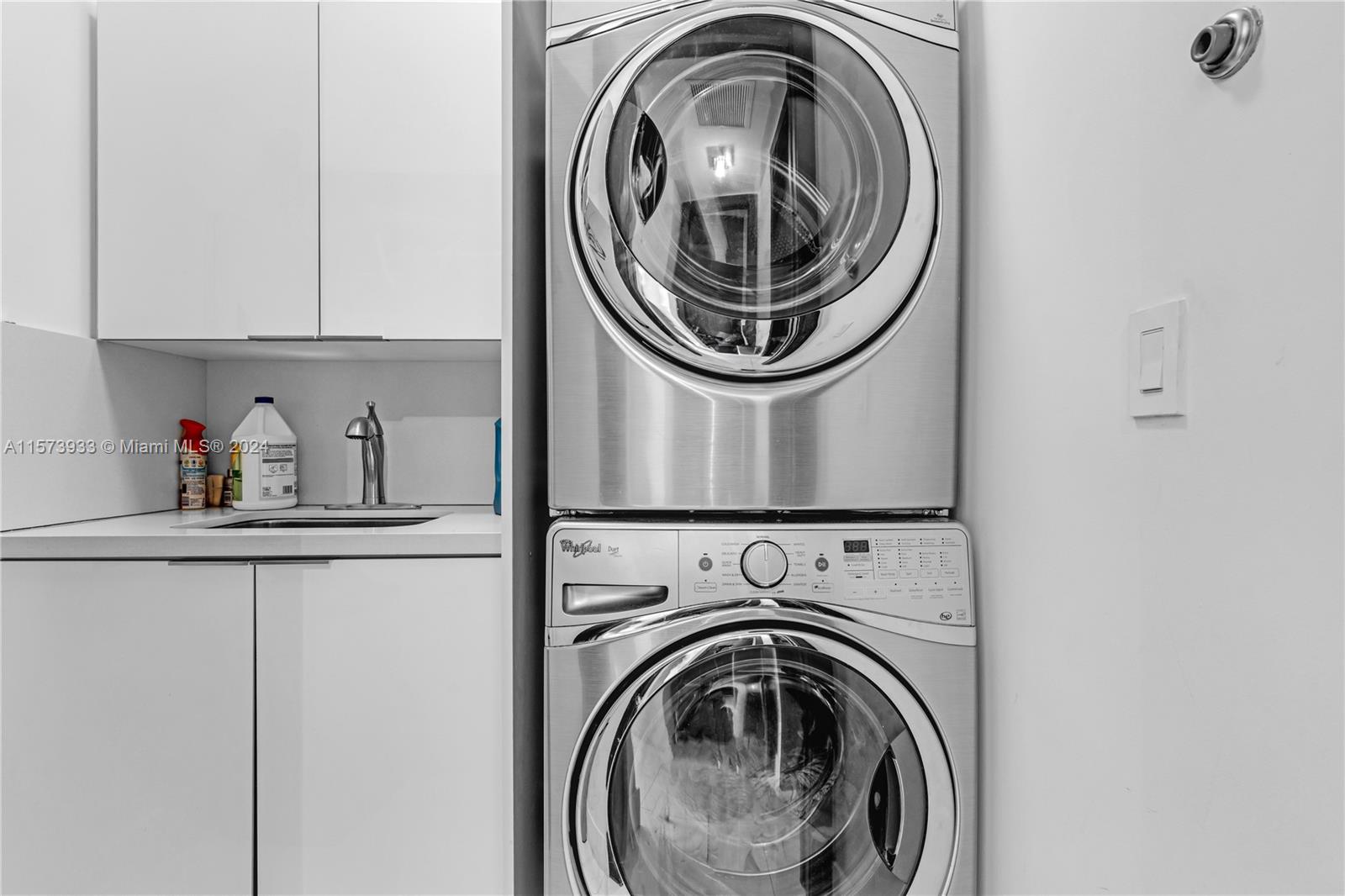 OASIS PARK SQUARE AT DORA - Residential