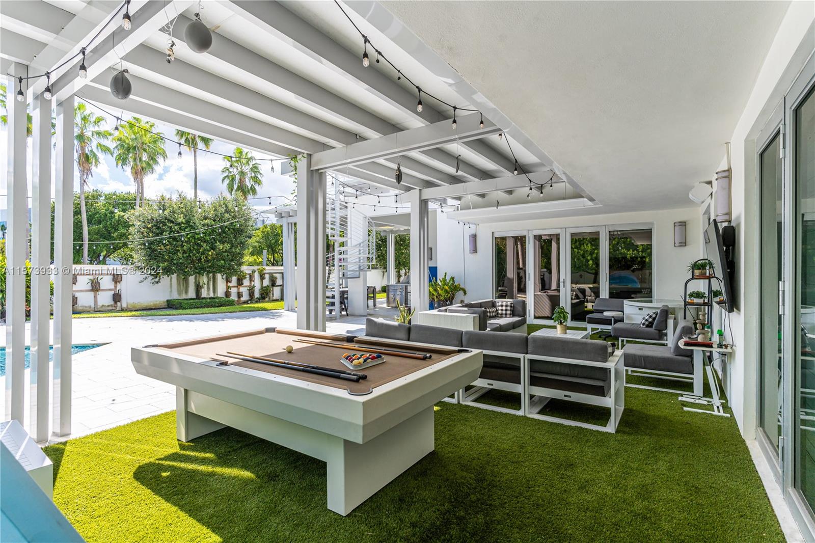 OASIS PARK SQUARE AT DORA - Residential