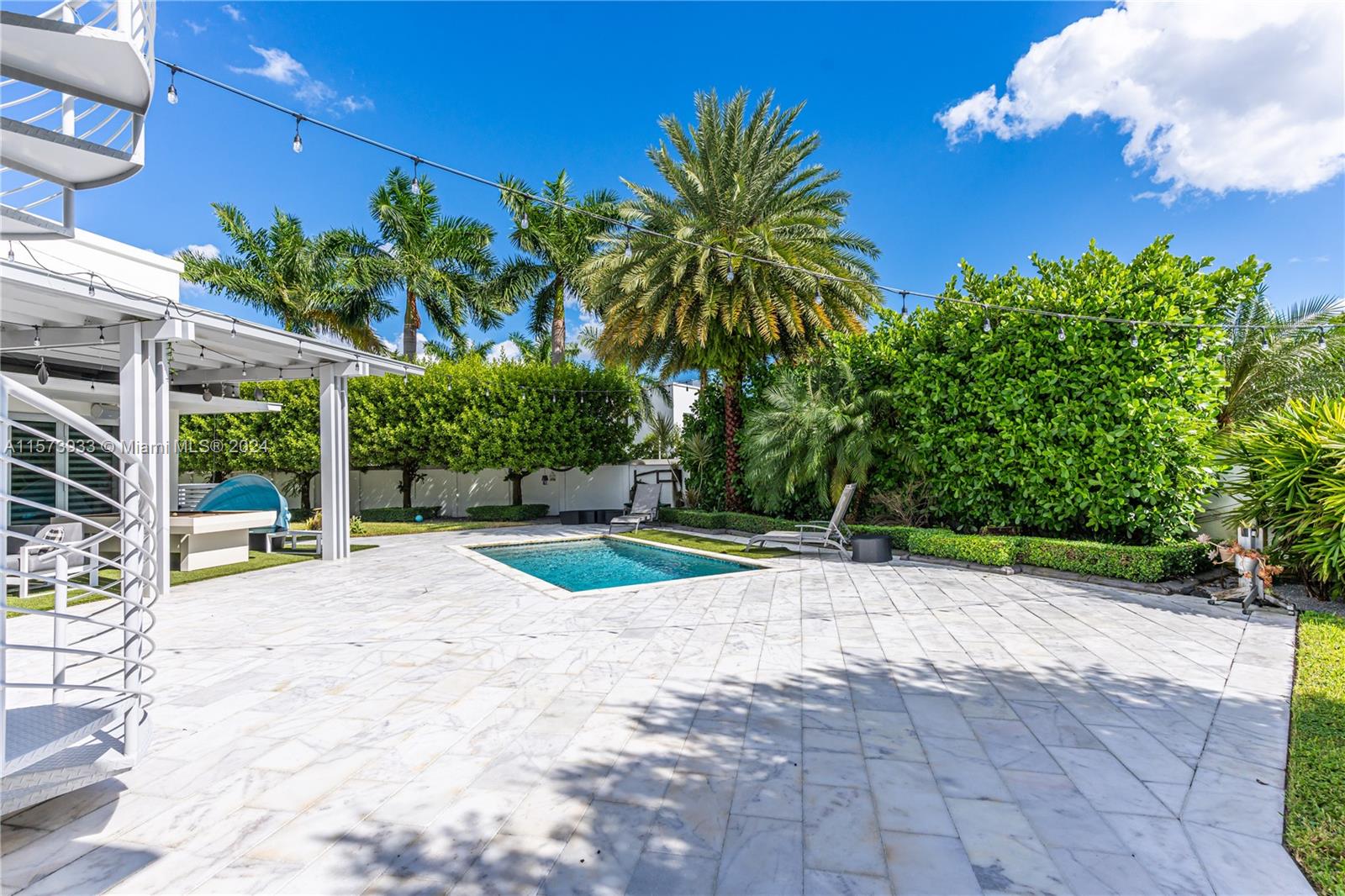 OASIS PARK SQUARE AT DORA - Residential