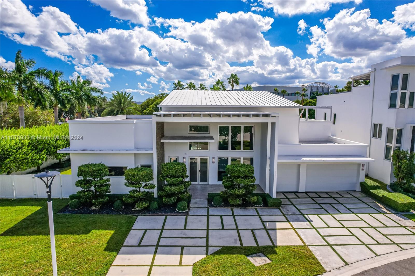 OASIS PARK SQUARE AT DORA - Residential