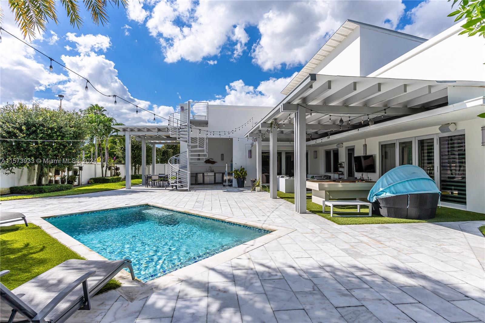 OASIS PARK SQUARE AT DORA - Residential