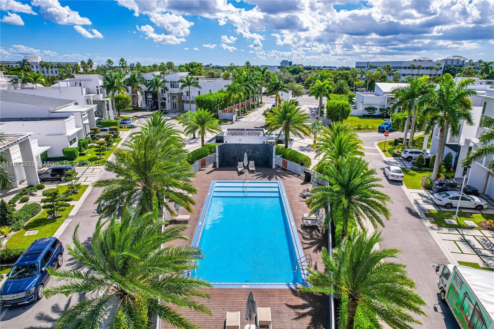 OASIS PARK SQUARE AT DORA - Residential