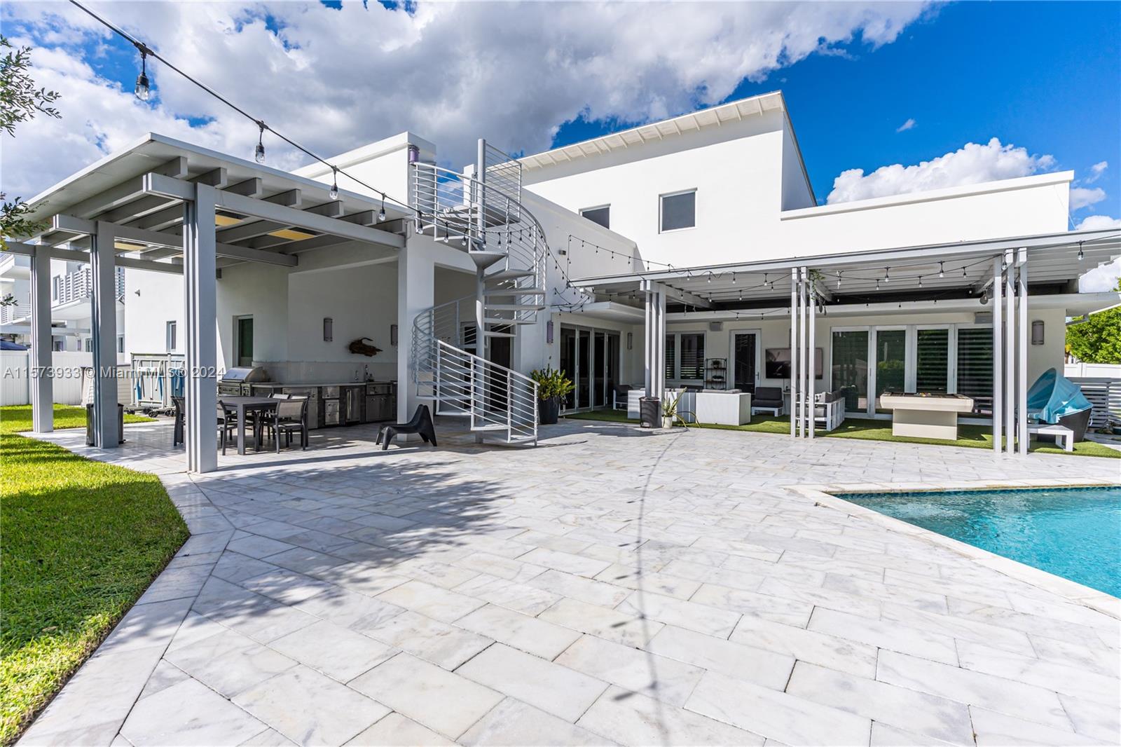 OASIS PARK SQUARE AT DORA - Residential