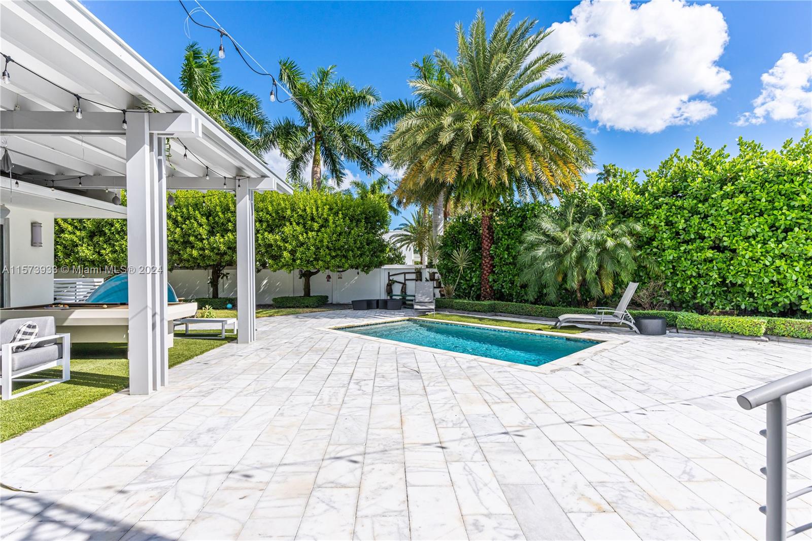 OASIS PARK SQUARE AT DORA - Residential