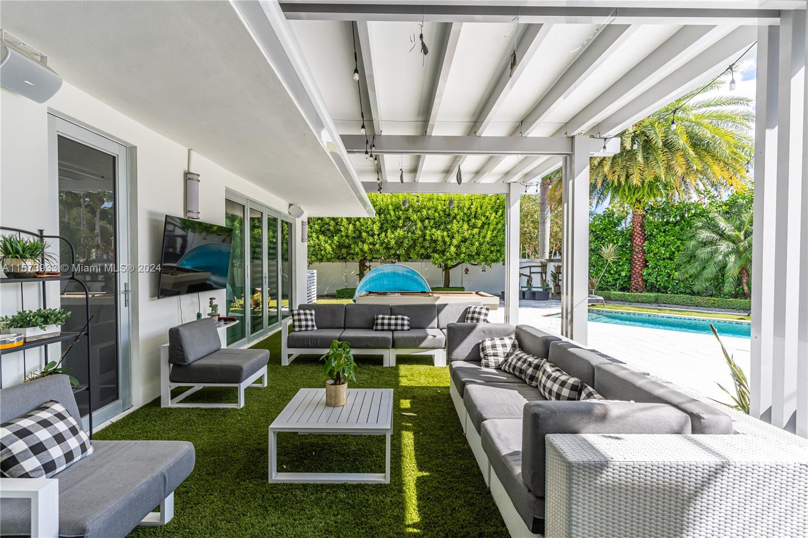 OASIS PARK SQUARE AT DORA - Residential