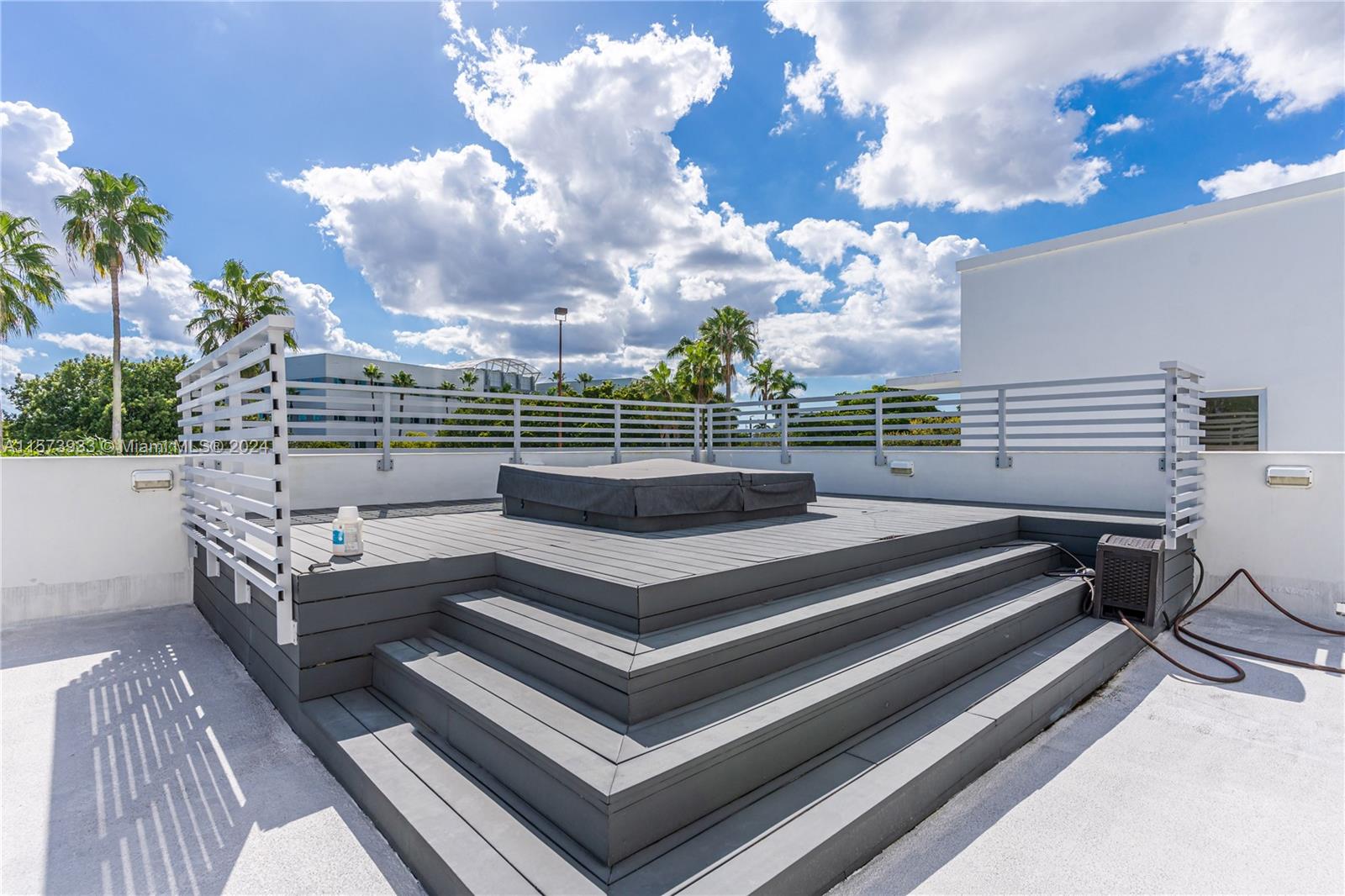 OASIS PARK SQUARE AT DORA - Residential