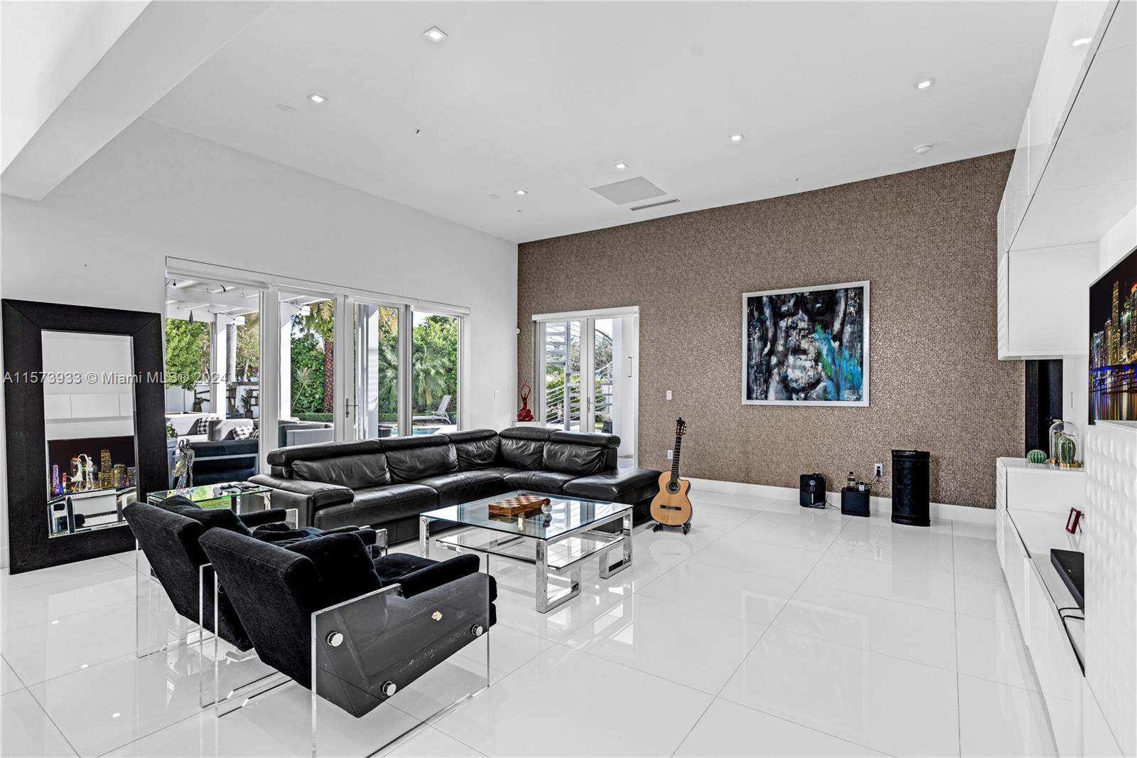 OASIS PARK SQUARE AT DORA - Residential