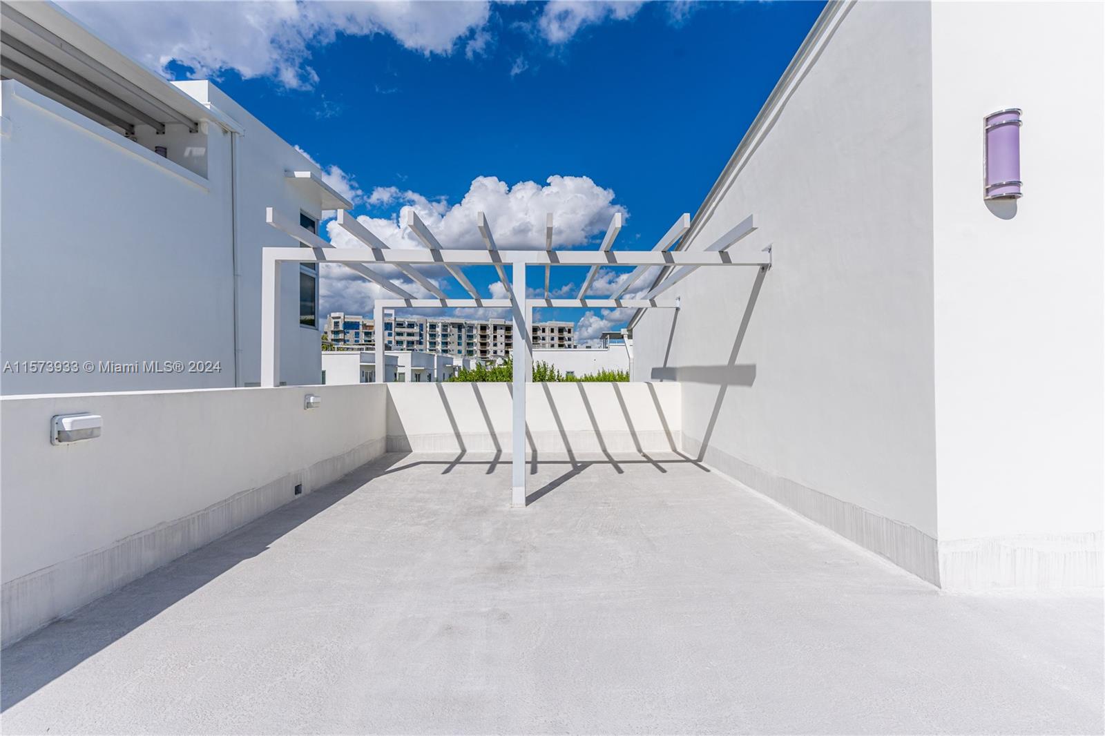 OASIS PARK SQUARE AT DORA - Residential