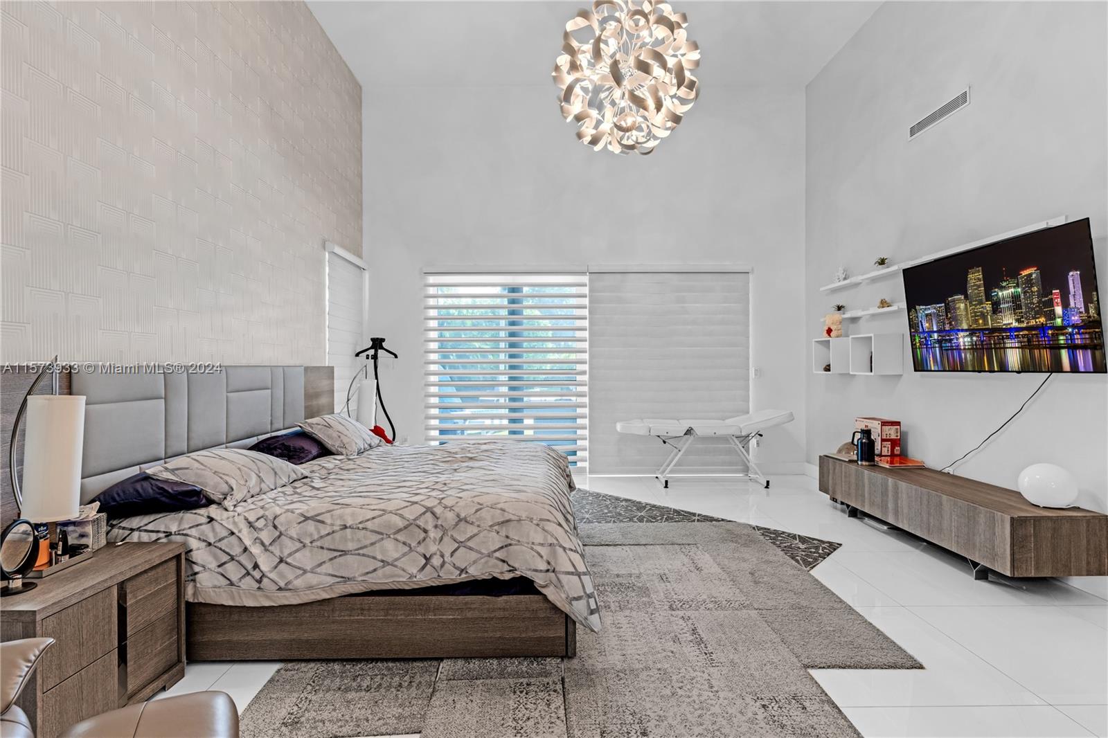 OASIS PARK SQUARE AT DORA - Residential