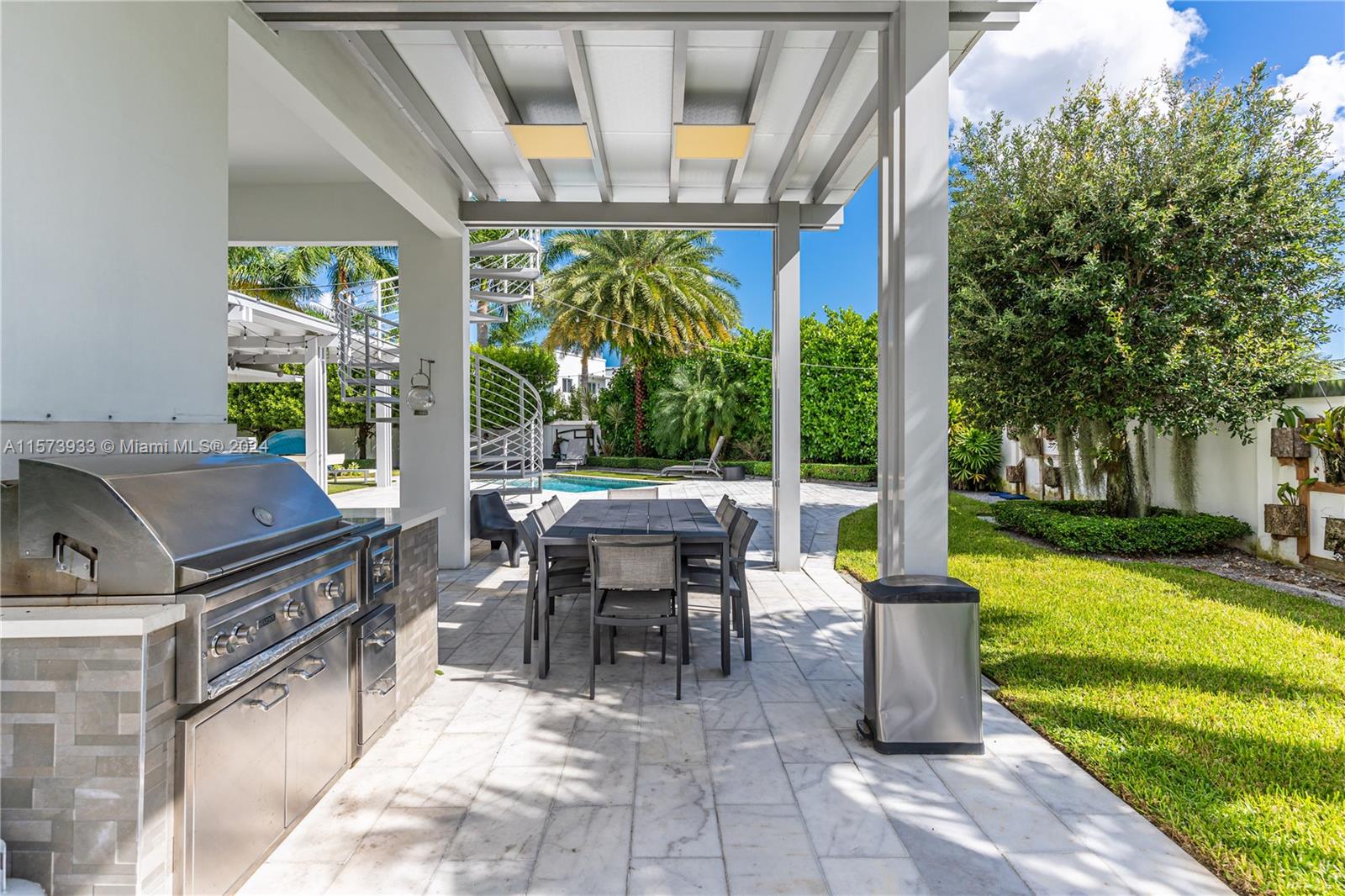 OASIS PARK SQUARE AT DORA - Residential