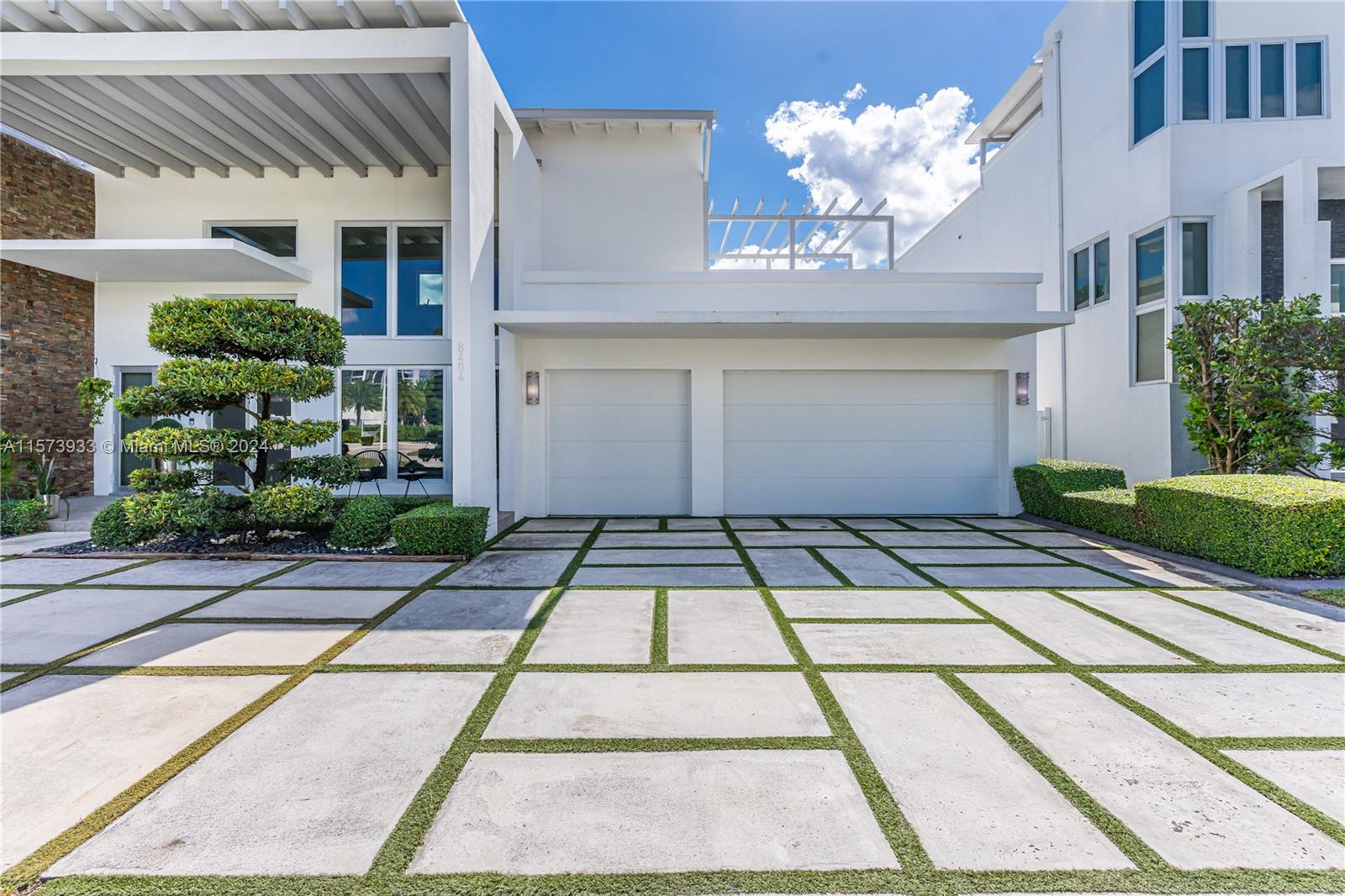 OASIS PARK SQUARE AT DORA - Residential