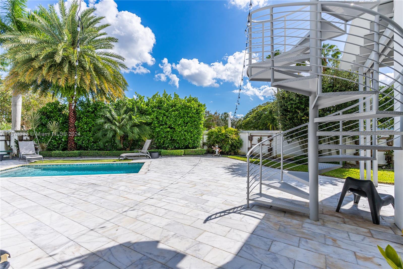 OASIS PARK SQUARE AT DORA - Residential