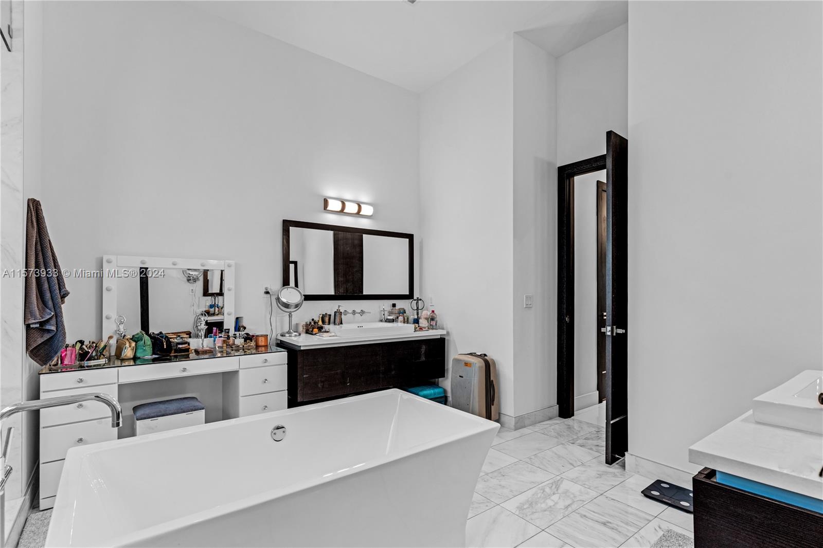 OASIS PARK SQUARE AT DORA - Residential