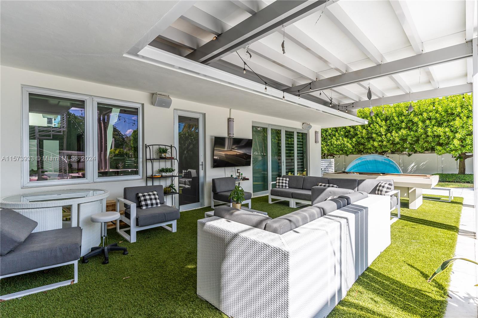 OASIS PARK SQUARE AT DORA - Residential