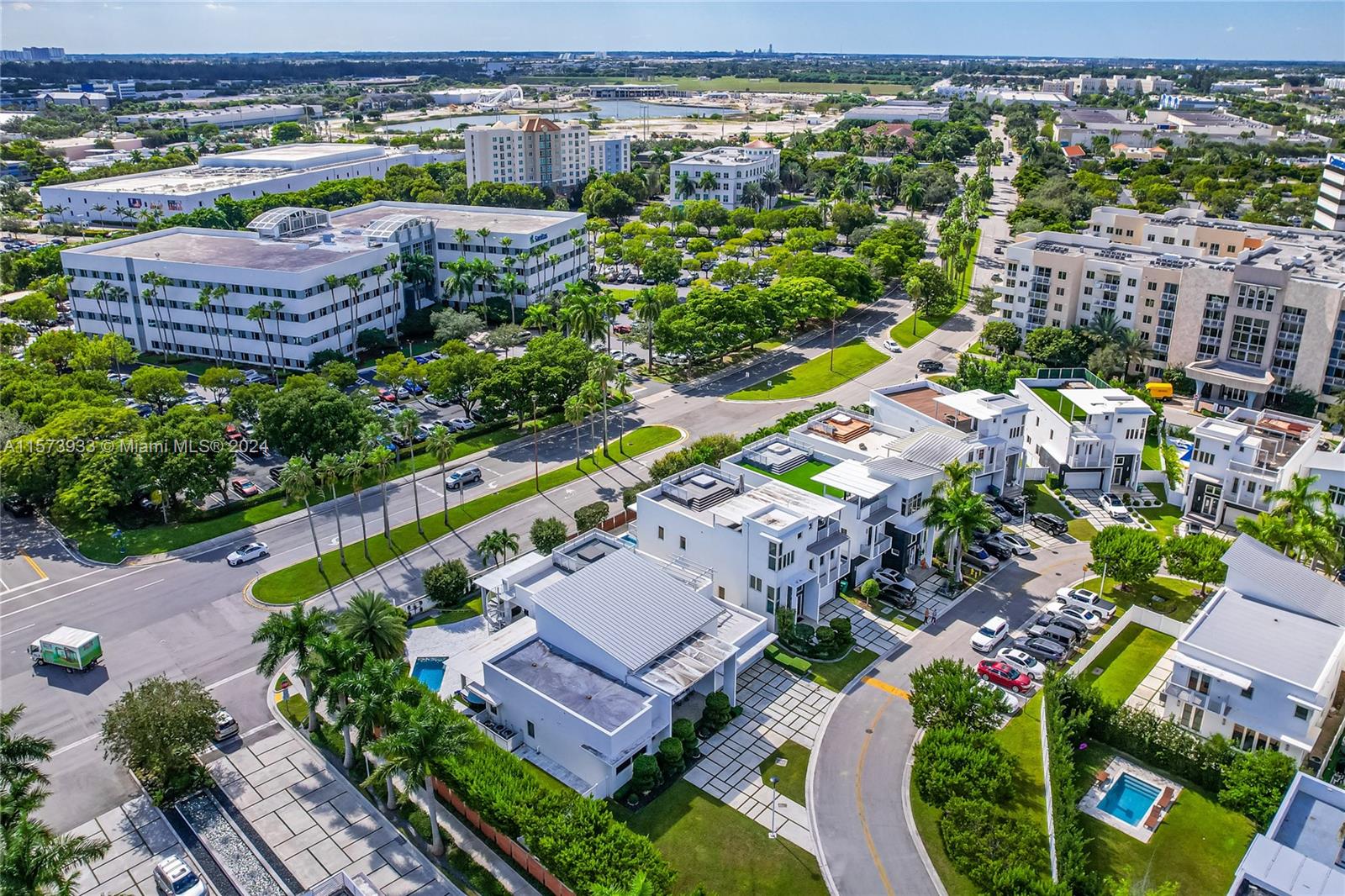 OASIS PARK SQUARE AT DORA - Residential