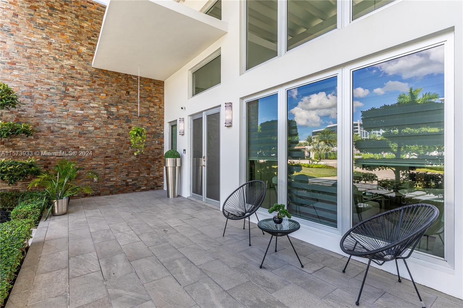 OASIS PARK SQUARE AT DORA - Residential