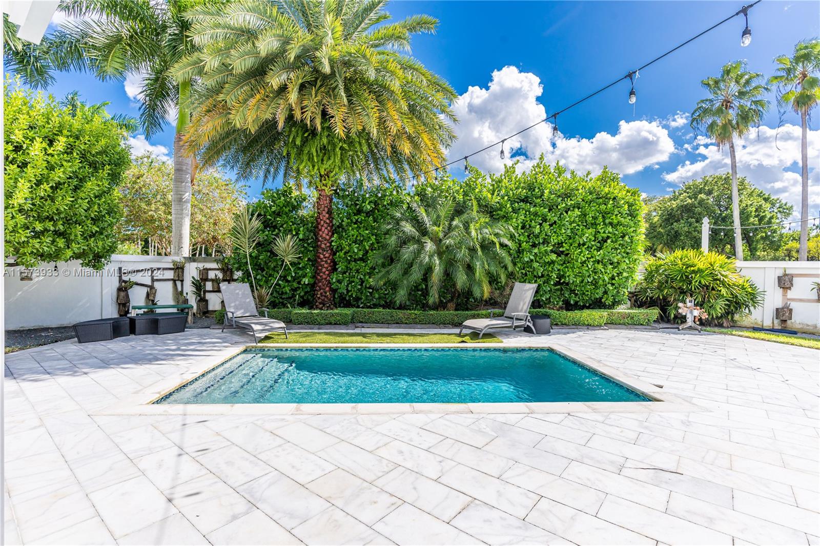 OASIS PARK SQUARE AT DORA - Residential