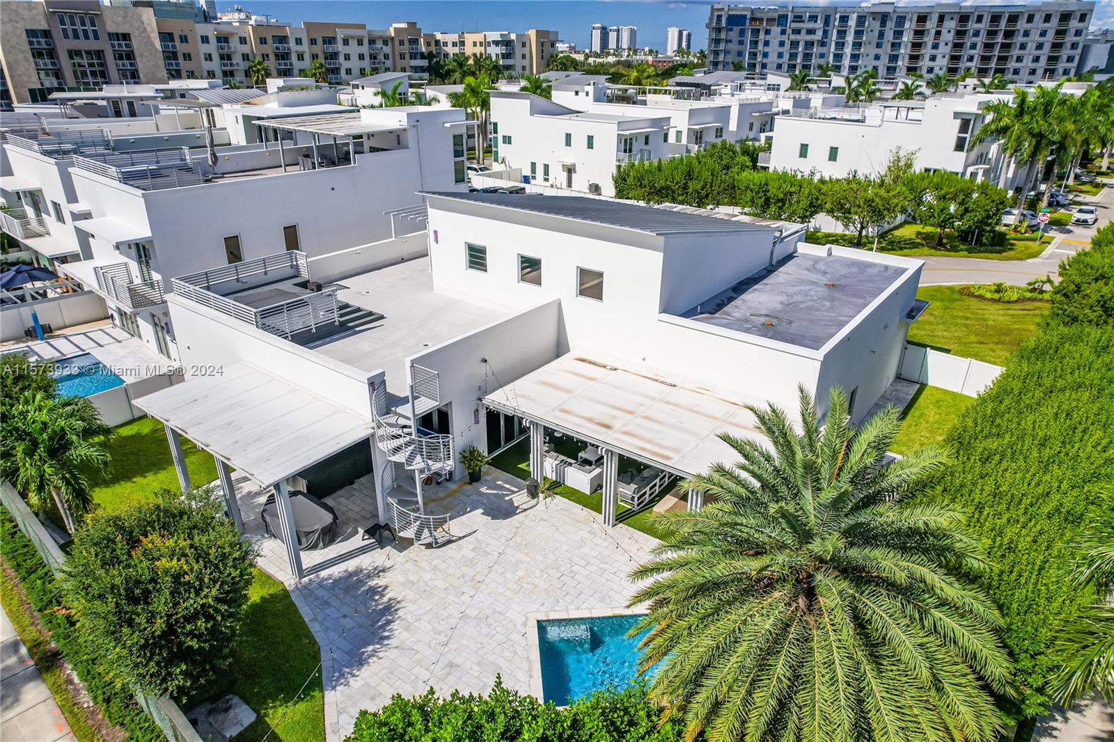 OASIS PARK SQUARE AT DORA - Residential