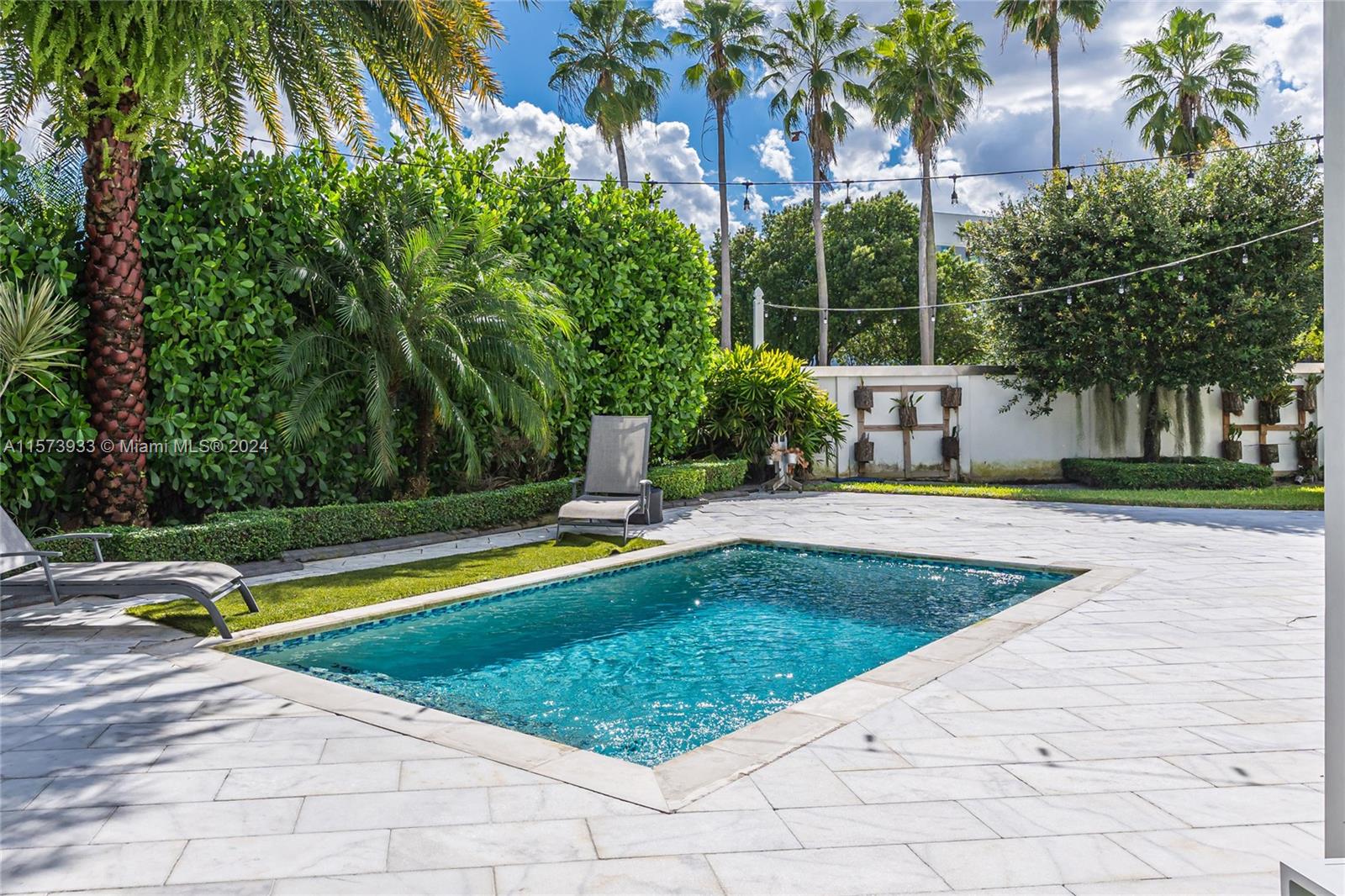 OASIS PARK SQUARE AT DORA - Residential