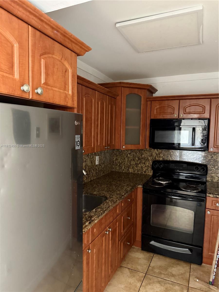 4845 NW 7th St 407-5