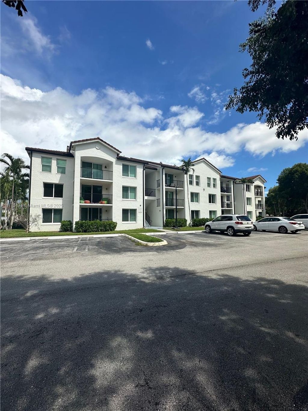 Photo of 911 Villa Cir #911, Boynton Beach, FL 33435 (MLS # A11875134)