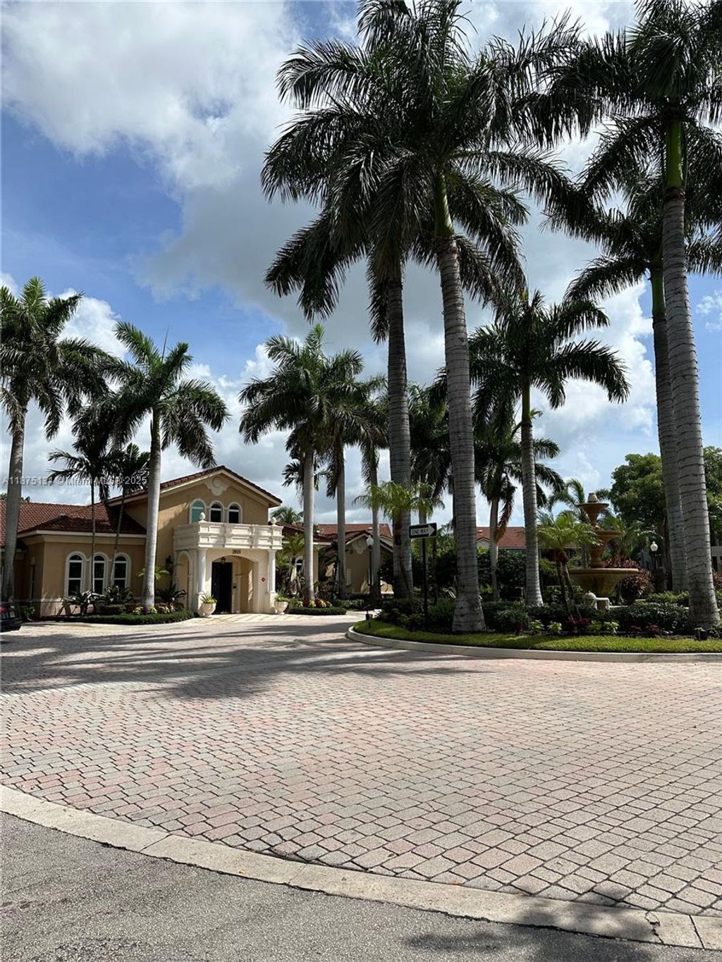 Photo of 911 Villa Cir #911, Boynton Beach, FL 33435 (MLS # A11875134)