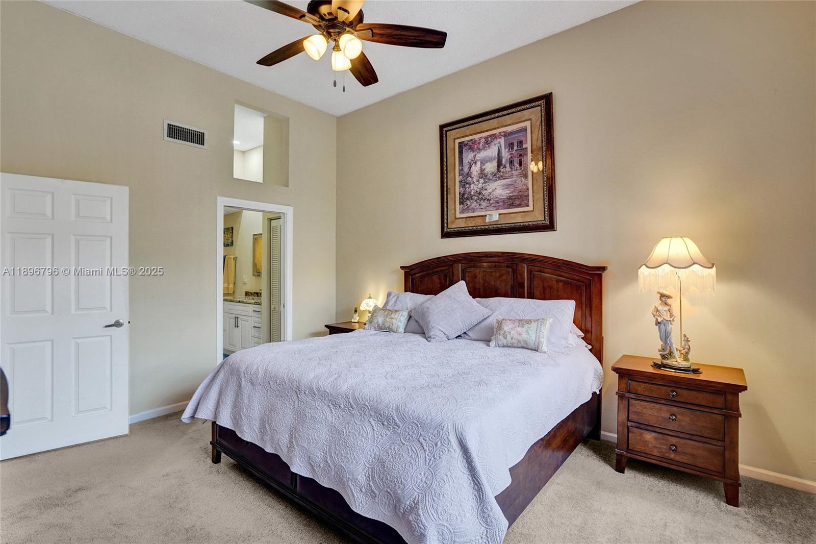 HOLLYWOOD LAKES COUNTRY C - Residential