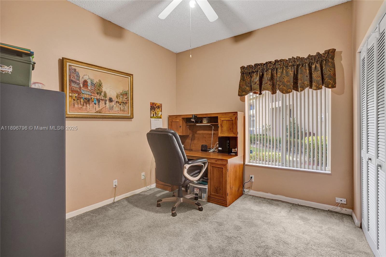 HOLLYWOOD LAKES COUNTRY C - Residential