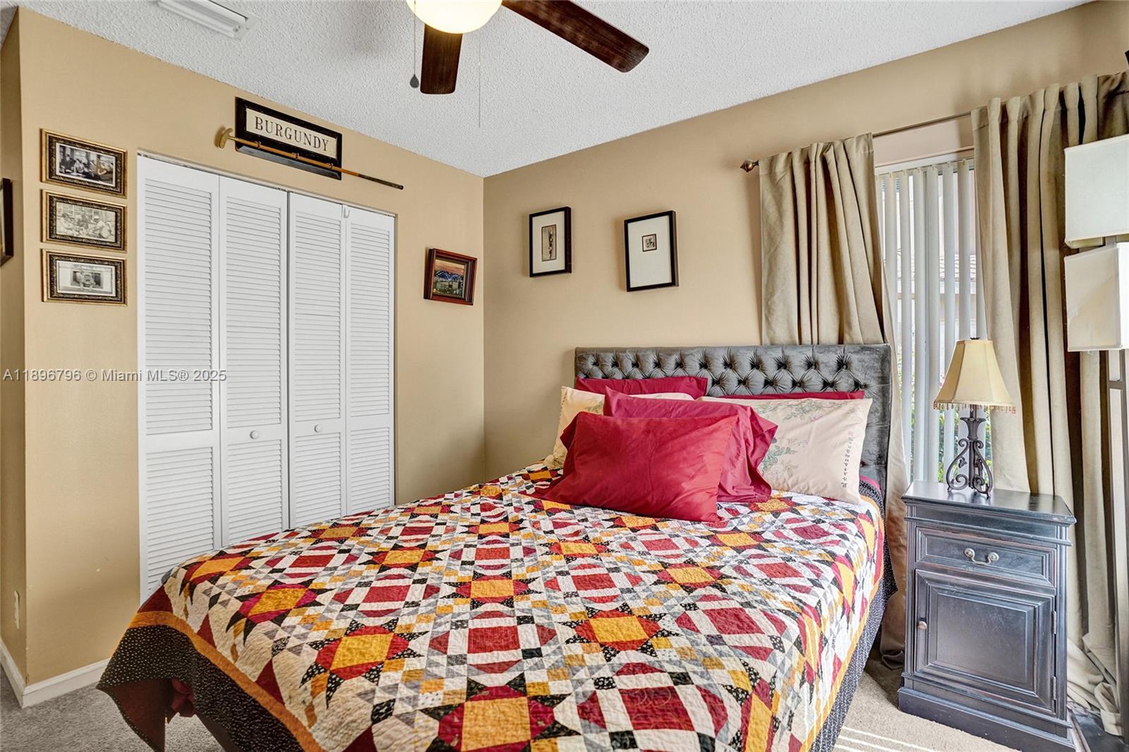 HOLLYWOOD LAKES COUNTRY C - Residential