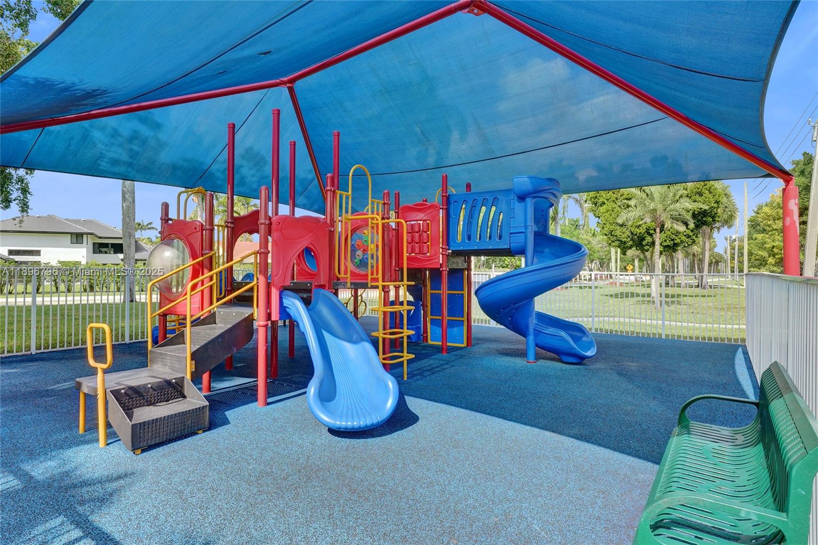 HOLLYWOOD LAKES COUNTRY C - Residential