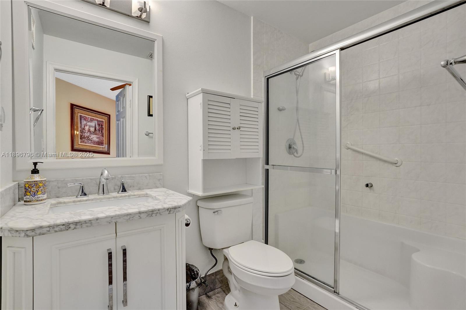 HOLLYWOOD LAKES COUNTRY C - Residential