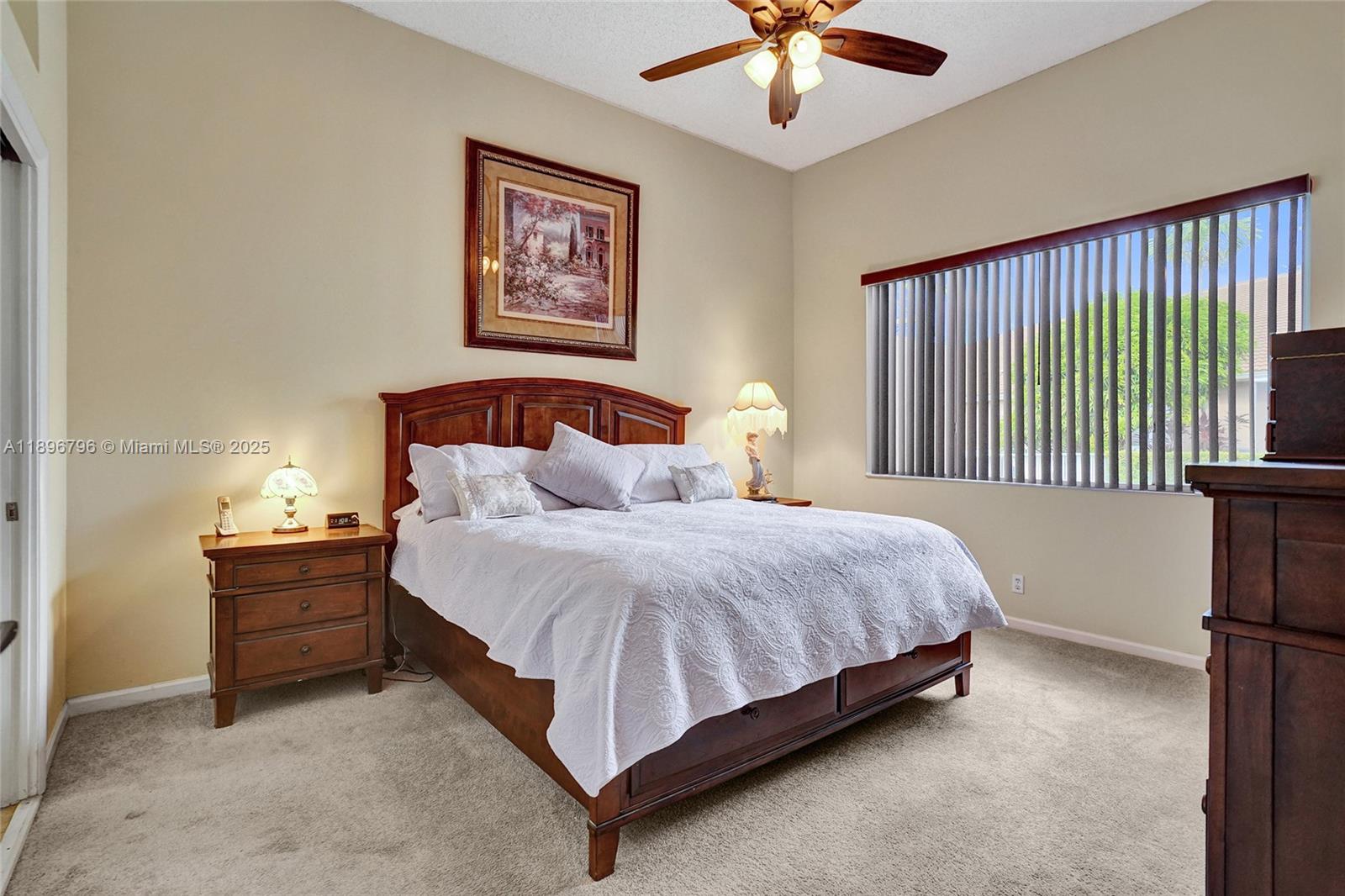 HOLLYWOOD LAKES COUNTRY C - Residential