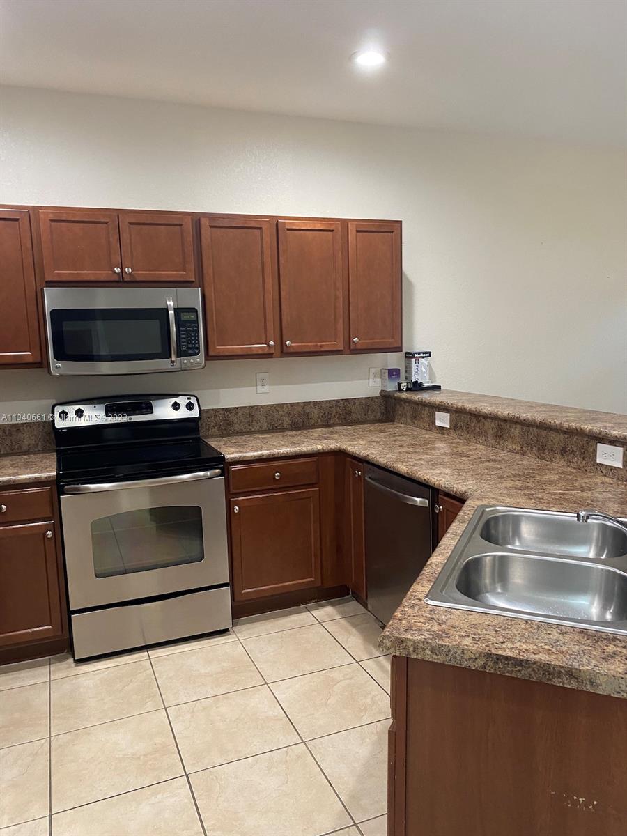 SUNSET RESIDENTIAL - Residential Lease