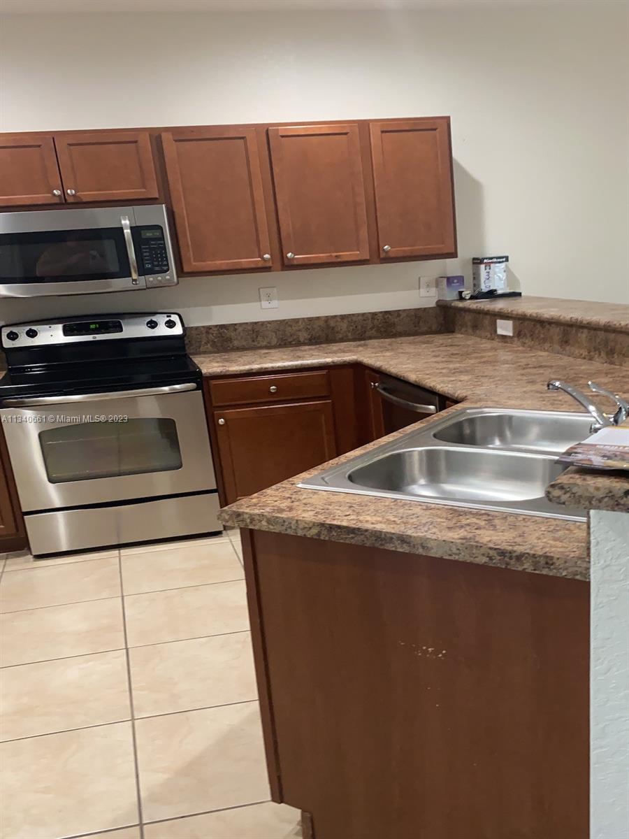 SUNSET RESIDENTIAL - Residential Lease