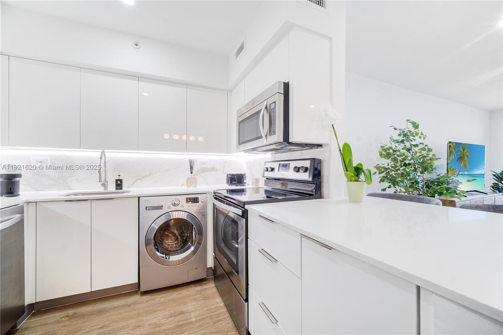 FLAMINGO SOUTH BEACH I CO - Residential