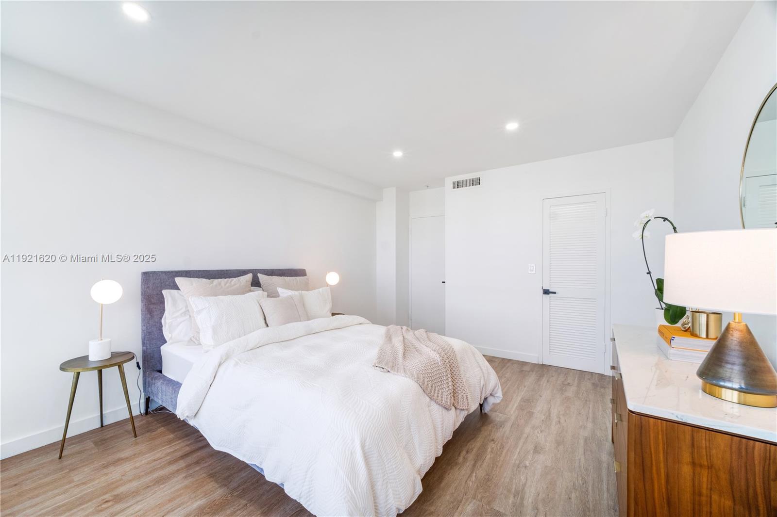 FLAMINGO SOUTH BEACH I CO - Residential