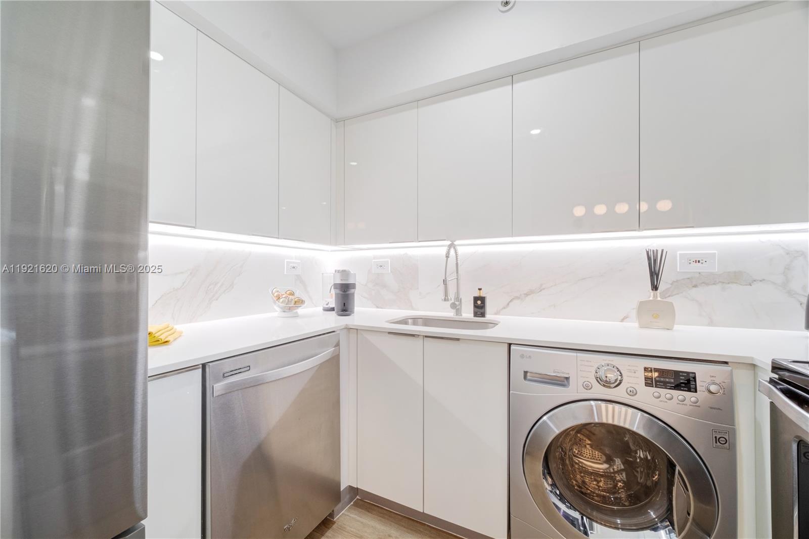 FLAMINGO SOUTH BEACH I CO - Residential