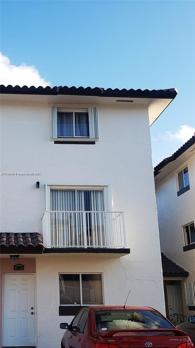 950 Sw 104th Ct C-305, Miami, Broward County, Florida - 3 Bedrooms  
3 Bathrooms - 