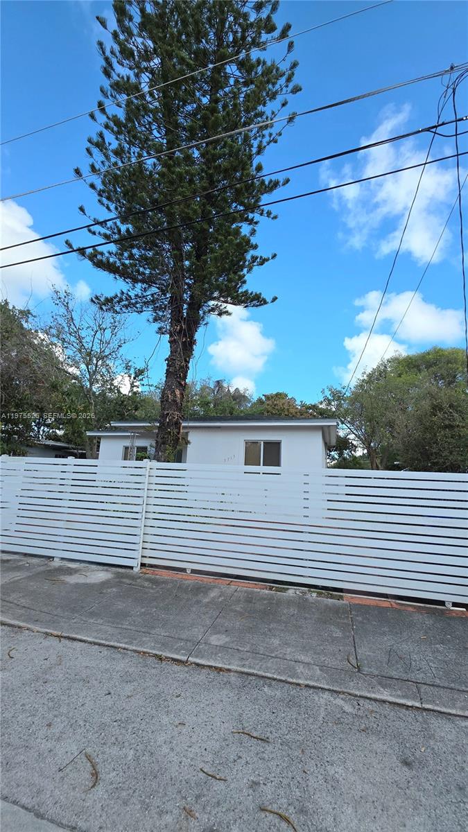 BUENA VISTA GARDENS - Residential Lease